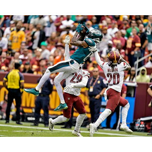 �y�����O�b�Y�zNFL �C�[�O���X �f�{���^�E�X�~�X �R���N�^�u���t�H�g Fanatics Authentic/�t�@�i�e�B�N�X�I�[�Z���e�B�b�N (UNS FB PHOTO 9272022 - 4)