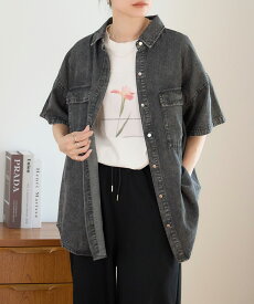 【4233円クーポン利用で】 デニムシャツ レディース 半袖 オーバーサイズ 春夏 半袖デニムシャツ トップス シャツ 羽織 薄手 ジャケット 半袖 ゆったり カジュアル シンプル 夏 体型カバー 二の腕カバー お尻が隠れる ロングシャツ チュニック丈 [250305]