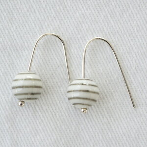 sAX fB[X k stripes XgCv tbNsAX  nhCh ANZT[ AkubN stripes hook earring Anne Black AkEubN