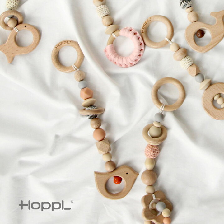 楽天市場 Hoppl Baby Toy Line ハンギングトイ ホップル 赤ちゃん おもちゃ 生後 6ヶ月 0歳 ベビー 乳児 知育 玩具 おしゃれ 音 木 木製 吊り下げ 安全 かわいい 可愛い 出産祝い 歯固め 歯がため赤ちゃんの歯がため 木の歯固め 木のおもちゃ 女の子 Favras