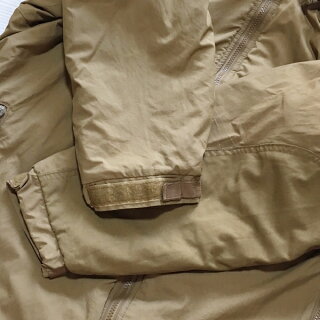 WILDTHINGS製アメリカ軍海兵隊/U.S.M.CECWCSLEVEL7PRIMALOFTPARKAHAPPYSUITCOYOTEプリマロフトパーカーハッピースーツミリタリー中綿長袖無地サイズ:MEDIUM-REGULARコヨーテ【古着】【中古】mellow【あす楽対応】【古着mellow楽天市場店】