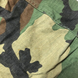 87年製アメリカ軍U.S.ARMYM-65ウッドランドカモフィールドジャケットワッペン付きサイズ:MEDIUM-SHORT【ミリタリージャケット】【古着】古着【中古】中古mellow【あす楽対応】【古着屋mellow楽天市場店】