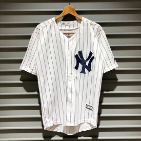 Majestic MLB New York Yankees ニューヨーク・ヤンキース ベースボール シャツ ストライプ 半袖 メジャーリーグ サイズ：メンズM位 ホワイト×ネイビー #99 JUDGE【中古】
