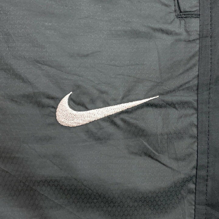 US古着 ナイキ NIKE トラックパンツ サイドライン スウッシュロゴ 刺繍 STORM-FIT サイズ:メンズ L W30〜 L30 ブラック あす楽対応 【中古】 古着屋mellow NIKE ナイキ ポリエステル製 ナイロンパンツ 古着 サイドライン 裾スリット