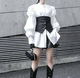 【取寄】ビスチェ コルセット ベルト トップス レディース ショート丈 くびれ ボタン レイヤード 重ね着 スリム 大きいサイズ セクシー 秋新作 秋冬 コルセット風 ウエストマーク カジュアル かわいい おしゃれ お出かけ デート デイリー 綺麗め ベスト ノースリーブ