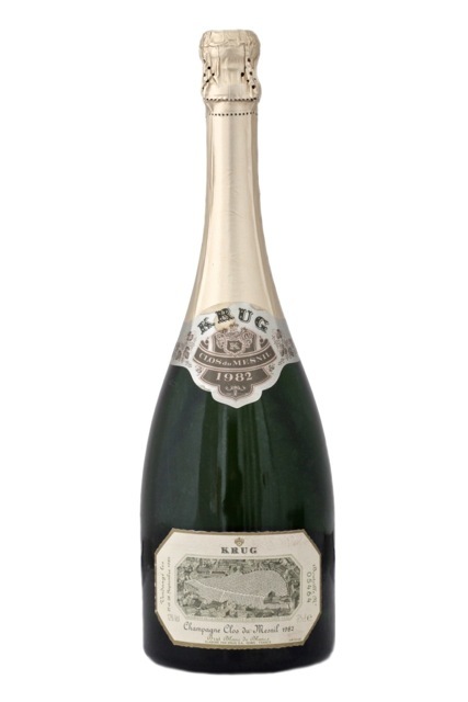 「シャンパーニュの帝王」と称えられるクリュッグ。世界の最高峰として広く認められているだけでなく、世界のワイン通やワイン評論家たちにも深く愛されるシャンパーニュです。 Krug clos du Mesnil 1992 クリュッグ クロ デュ メニル シャンパンーニュ