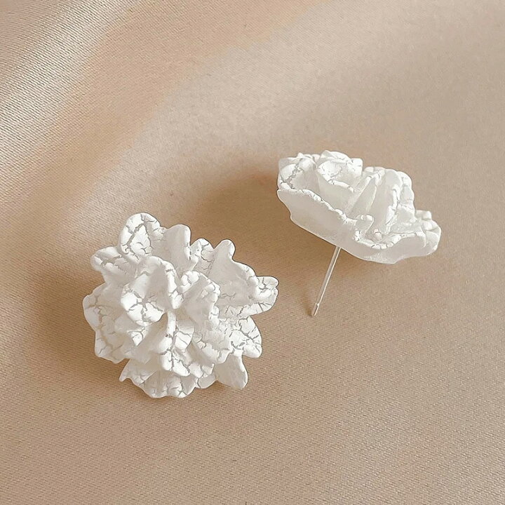 楽天市場】【送料無料】 ピアス 白 ホワイト 花 フラワー クリスタル 