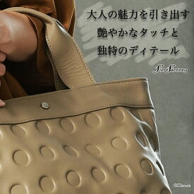 新製品 山羊革 軽い 卒業式 入学式 ちょうど良い サイズ 水玉 型押し シンプル 普段使い 長財布る お洒落 ヤギ革 手さげ 鞄 カバン かばん バッグ 軽量 柔らか 使いやすい 小さい お散歩 お買い物 レディース 旅行 観光 ドット柄 革 エンボス 大人 通院 お薬手帳