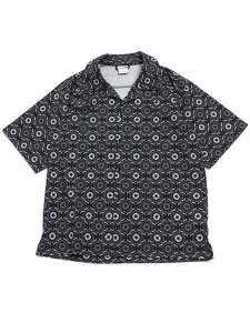 �yCLEARANCE�zPUMA CLASSICS NEW PREP AOP WOVEN SHIRT�y627953-01-BLACK�z