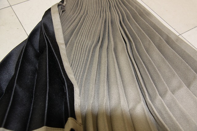一部予約！】 トラックカーテン サイドカーテン ジャガードパレス1 黒 プリーツ 巾100ｘ丈80cm 2枚入りフック 16ケ入り 光沢の あるサテン生地です