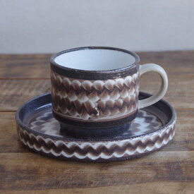 【送料無料】 波佐見焼 コーヒーカップ ソーサー Folk Design 陶器 土もの 青釉打ち 緑釉二段太打刷毛 飴釉打ち刷毛 白釉波紋 黄釉飛びカンナ