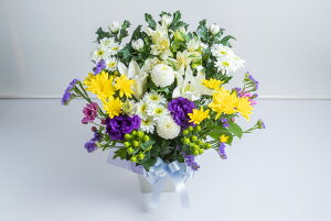 (送料無料)お供えアレンジメント(M) 白・ミックスギフト お供え花 御供え花 お供え 花 お悔やみ アレンジメント ユリ 花束  アレンジ花 仏花 仏事 命日 ご法事 枕花・仏