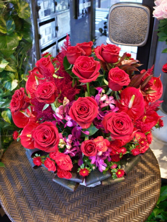 楽天市場 赤薔薇ラウンドアレンジ 生花 フラワーアレンジメント 当店人気商品 バラのアレンジメント ラウンド 四方見 テーブル花 おもてなし お茶会 食事会 新宿四谷 花屋シャムロック 楽天市場 Flower Shop シャムロック