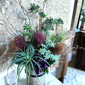 【高品質造花】フェイクフラワー フェイクグリーン 造花フラワーアレンジメント W58×D43×H88cm エアプランツ 御祝い 開店祝い 店舗 ディスプレイ ワイン樽ワインバー ワイナリー 無料ラッピング フラワーパレット