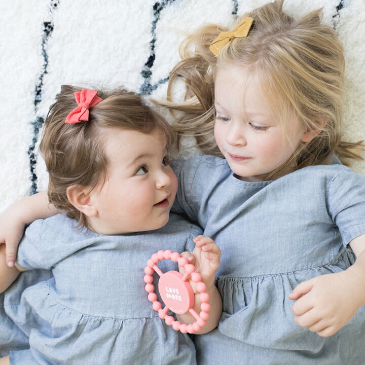 楽天市場 ベラトゥーノ ハッピーティーザー Bella Tunno The Happy Teether ティーザー 歯固め 歯がため シリコン Bpaフリー 冷やせる 耐冷仕様 食洗機対応 丸型 赤ちゃん ベビー おもちゃ おしゃれ グレー パープル イエロー ピンク ブルー 出産祝い ギフト フォーアニュ
