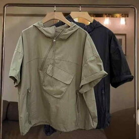 Tシャツ メンズ 連帽 半袖 短袖 ラウンドネック 薄手 ゆったり デザイン ポケット ジッパー ポリエステル混紡 化繊混紡 条紋柄 無印花 免燙加工 抗菌 夏物 かき色 ホワイト ブラック グリーン ゆうじん ポップ 都市風 軽量 通勤 普段使い アウ