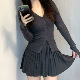 レディース 秋冬 長袖 ニット トップス 外套 高腰 プリーツ ミニスカート セット かわいい 修身 スリム シルエット 深灰色 ホワイト ブラック 街頭 潮流 セクシー スタイル 欧米風 ボタン ディテール 短丈 スカート ゆったり フィット 吸湿速乾