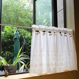 カフェカーテン さくらんぼ 刺しゅう 小窓用 刺繍入り フレンチカントリー キッチン 突っ張り棒対応 取付簡単 間仕切り インテリア 窓飾り 模様替え 飾り 目隠し リビング ダイニング パントリー 玄関 出窓 洗面所 視線カット カフェ風 ナチュラル