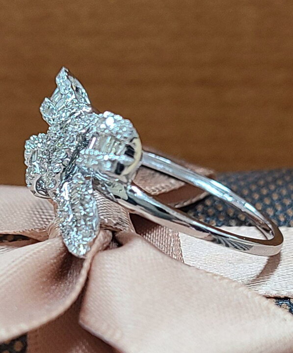 楽天市場】【鑑別書付】大人可愛いリボンモチーフ！ 0.5ct 天然 