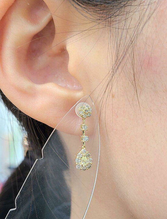 楽天市場】【鑑別書付】 揺れる 0.7ct ダイヤモンド ペアシェイプ K18  