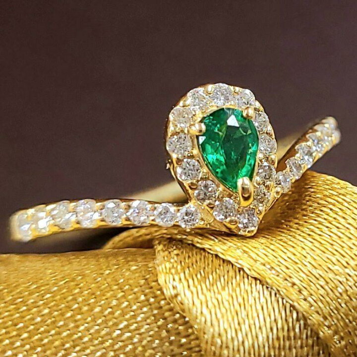楽天市場】エメラルド リング K18 0.15ct vivid green ペアシェイプ 