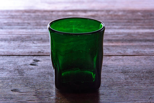 上野亜依 上質 吹きガラス ぐい呑み 角 おすすめ特集 酒器 作家物 緑