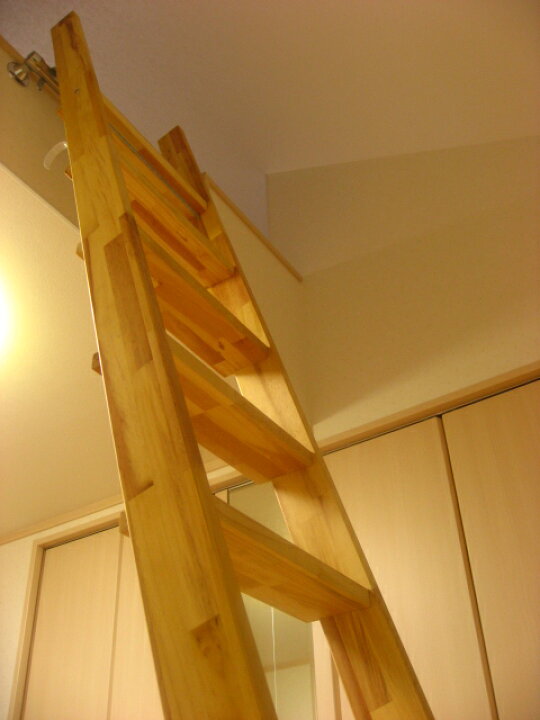楽天市場 木製階段インテリア用 ロフト階段 ロフトはしご Fus 018 お洒落なロフト階段 好きなカラーで仕上げて下さい そのままでも使用可能ですので木の天然色の変化をお楽しみ頂けます 無塗装パイン集成材 Free Door Shop 楽天市場店