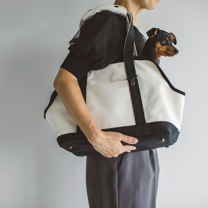 楽天市場 犬 キャリーケース ダックス トイプードル ハウス 犬 猫 お出かけ 小型犬 帆布 犬 猫 キャリーケース キャリーバッグ おしゃれ 小型犬 シンプル 帰省 電車 防災 帆布 軽量 多頭 おでかけスクエア トート キャンバス ツートン S サイズ フリーステッチ