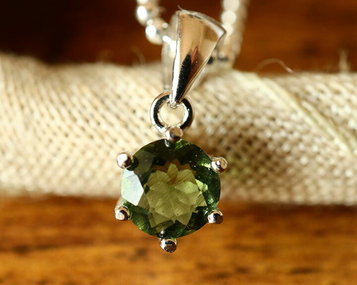 楽天市場】モルダバイト 6mm ラウンドカット 約0.7ct 6爪 ペンダント 