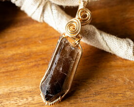 選べる H&E社 パラディン クォーツ ポイント ペンダントトップ 加工オプションあり　約3g-10g前後、約30mm前後 paladin quartz 【ヘブン&アース社】【送料無料】【ロバートシモンズ氏】