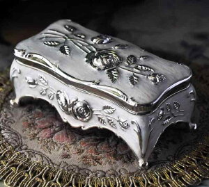 ジュエリーボックス アンティーク かわいい レトロ ヨーロピアン 韓国 プリンセス 収納 アクセサリー ローズ プレゼント ギフト ホワイト シルバー スクエア