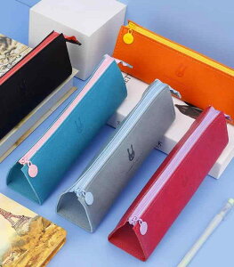 ペンケース レディース おしゃれ 学生 PUレザー 三角形 ファスナー ソフト 軽量 耐摩耗 シンプル ワンポイント 黒 オレンジ 紺 プレゼント 誕生日 入学祝い