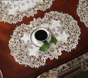 テーブルセンタークロス 北欧 ジャガード サテン 刺繍 洗える 色褪せにくい インテリア ダイニング ランチョンマット 電子レンジカバー 装飾 おしゃれ エレガント 花柄 クリーム色