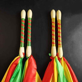 太鼓 バチ 木製 木目 ドラム スティック 棒 伝統的 中国 大太鼓 戦鼓 祭り イベント 余興 演奏 パフォーマンス 打楽器 道具 布 装飾 赤 緑 金