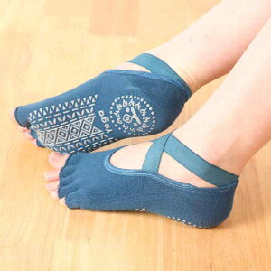 ヨガソックス 5本指 滑り止め レディース 女性 婦人 靴下 オールシーズン 吸湿発散性 屋内 フロア フィットネス ピラティス バレエ くるぶし 丈 黒 赤 グレー つま先 あり なし 無地 甲開き ク