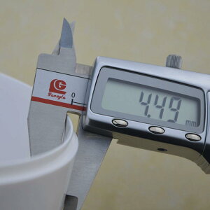 トイレットペーパーホルダー 穴あけ不要 壁掛け 防水 プラスチック製 浴室 トイレ 洗面所 おしゃれでかわいい ロールペーパー 下から取り出し