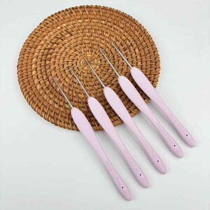 かぎ針 クロシェ 編み物 ツール 道具 樹脂製 ソフトハンドル ハンドメイド DIY 手編み 毛糸 手芸用品 編み棒 小物 雑貨 ミセス マダム プレゼント シンプル ピンク