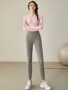 ヨガウェア レディース 長袖Tシャツ トップス 胸パッド付き 吸湿速乾 ストレッチ 通気性 スタイルアップ スポーツ フィットネス ピラティス ジム トレーニング ワークアウト 女性用 秋冬