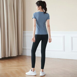 ヨガウェア レディース 上下セット 半袖 高ストレッチ カップ付き 細見え 大きいサイズ ゆったり ピラティス フィットネス ジム トレーニング 接触冷感 速乾 ジョガーパンツ シンプル おし
