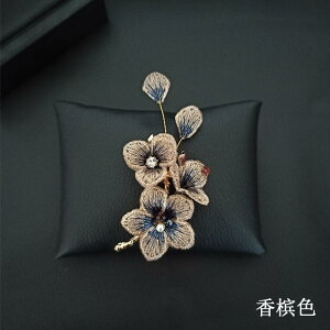 ブローチ レディース アクセサリー 女性用 上品 エレガント 高級感 精巧 レトロ 中国風 刺繍 華やか フラワーモチーフ インフルエンサー トレンド 布製 ファブリック 普段使い 結婚式 パーテ