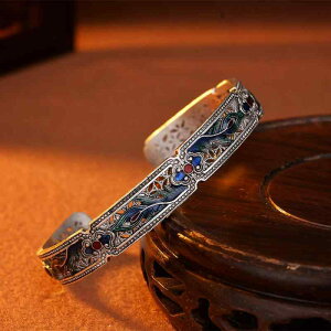 ヴィンテージ中国製ダークブルーホワイト七宝焼き花バングルブレスレット 2個 - Etsy 日本 ヴィンテージ 七宝 バングル 幾何学模様 ラインストーン バングル ブレスレット レディース マルチカラー 中国 エスニック バング