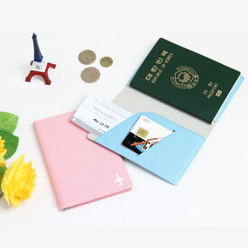 パスポートケース スキミング防止 韓国 海外旅行 PU 無地 シンプル 柔らかい コンパクト 軽い 半ポケット チケット ID カード 紙幣 収納 持ち運び 便利 ワンポイント 飛行機 オレンジ ピンク 緑