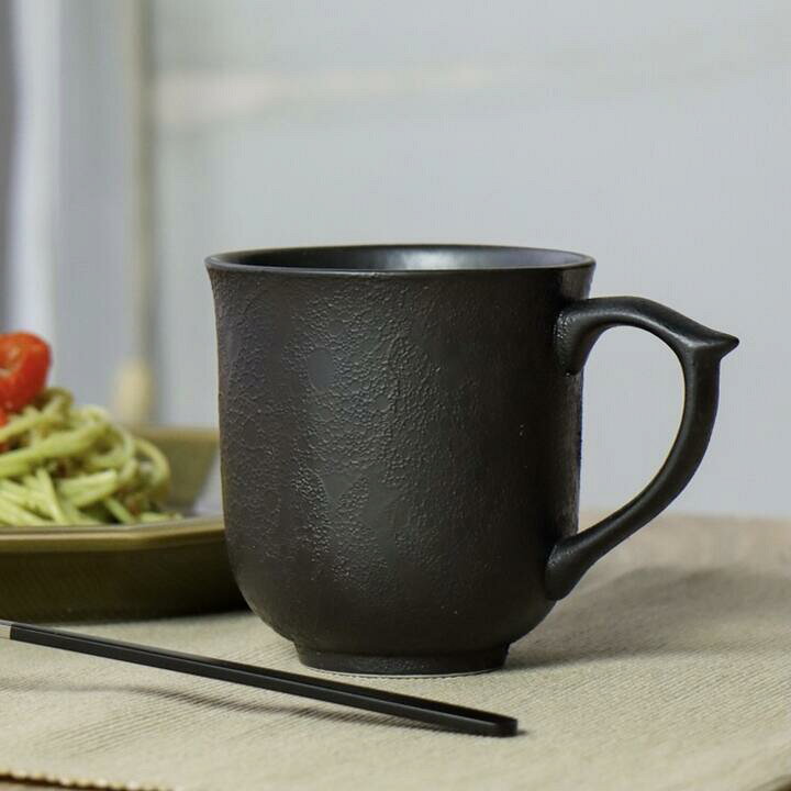 楽天市場 マグカップ 有田焼 黒泡 内黒 父の日 誕生日 プレゼント かっこいい たっぷり入る かわいい おしゃれ コーヒー コーヒーカップ 取っ手 大きい プレゼント 引き出物 昇進祝い 男性向け 上司 300cc 300ml 有田焼 山忠