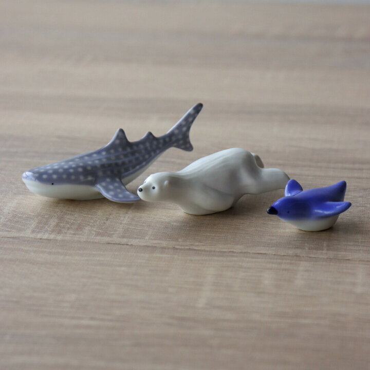 箸置き ミニチュア 置物 小物 ジンベイザメ ジンベエザメ ブルー グレー 水族館 いきもの 生き物 陶器 有田焼 北川美宣 おもしろ 食卓小物 カトラリーレスト 食卓雑貨 おしゃれ おもしろい ユニーク 有田焼 山忠 ガラス細工 ジンベイザメ(S) 水色