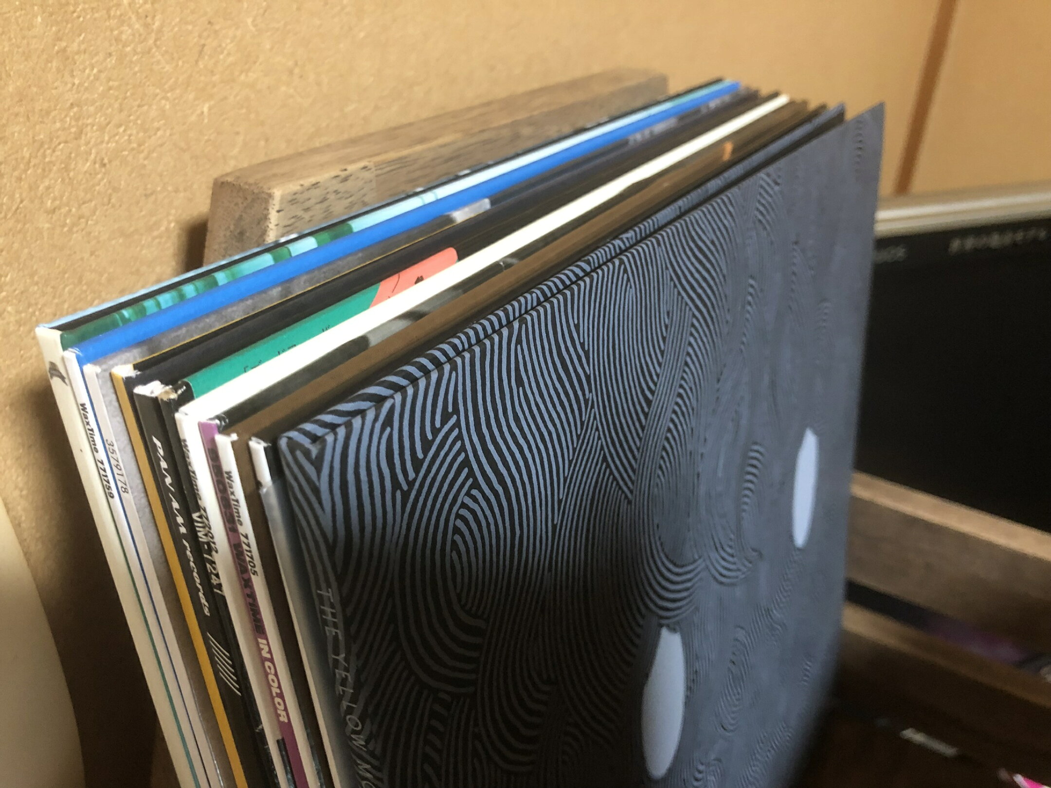 ゴム集成材のレコードボックス / とぉさま