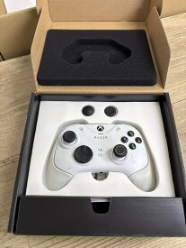 〈中古〉Razer Wolverine V2 Chroma (White) PC&XBOX用コントローラー メカタクタイル アクションボタン 方向キーのボタン割り当て可能 6つのマルチファンクションボタン 集中連射 Choma Windows10/Xbox One/Xbox Series X|S/PC対応（ジャンク品）