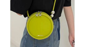 ショルダーバッグ レディース 丸い 円 ラウンド型 ミニバッグ 韓国風 かわいい 斜めがけ 肩がけ バック 星 スター チャーム 黒 白 カーキ 緑 無地 バイカラー こなれ感 パーティーバッグ 推し活 小さい 鞄 カバン 旅行 円柱 おしゃれ