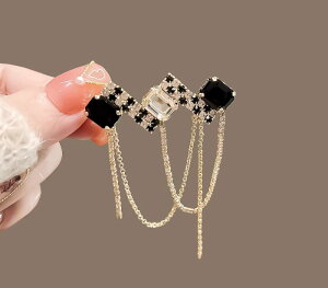 ブローチ ラペルピン 襟ピン レディース女性用 アクセサリー 安全ピン ゴールド パヴェ ブラック きらきら スクエアストーン ラインストーン チェーン ステージ コスプレ ハロウィン パフォ