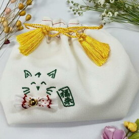 【送料無料】当社オリジナル　可愛い袋【福来巾着袋】黄色のフサフサ紐付きで金運アップかも・・・　猫刺繍(緑)入りネコ(=^・^=)リボンと鈴付き