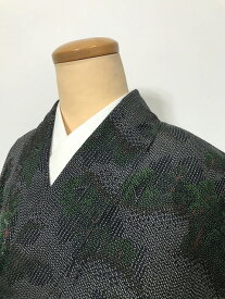 中古30％OFF/【中古】Sサイズ 紬 正絹 黒地に木立文様